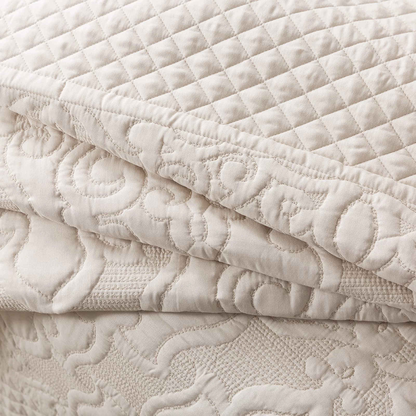 Custom Quilted Bedspread Manufacturer | Bulk & OEM Services